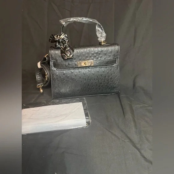 Elegant Black Handbag - Picture 2 of 6